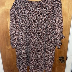 Ava and Viv short sleeve floral blouse